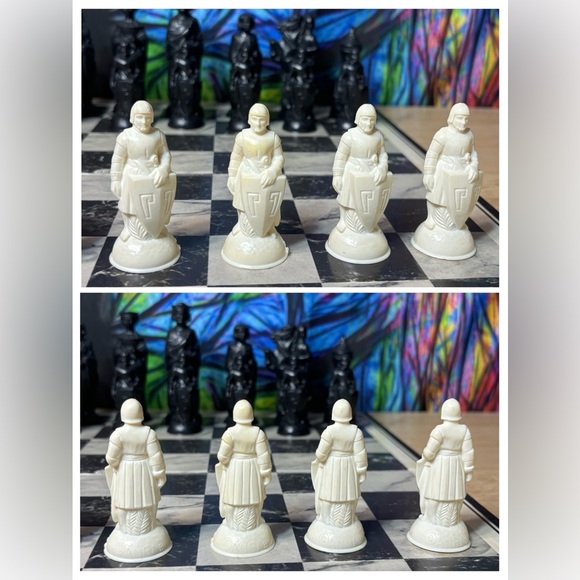 Vintage E.S. Lowe Renaissance Chessmen Set 1979 Complete w/ Board & Box No. 831 - Picture 12 of 16